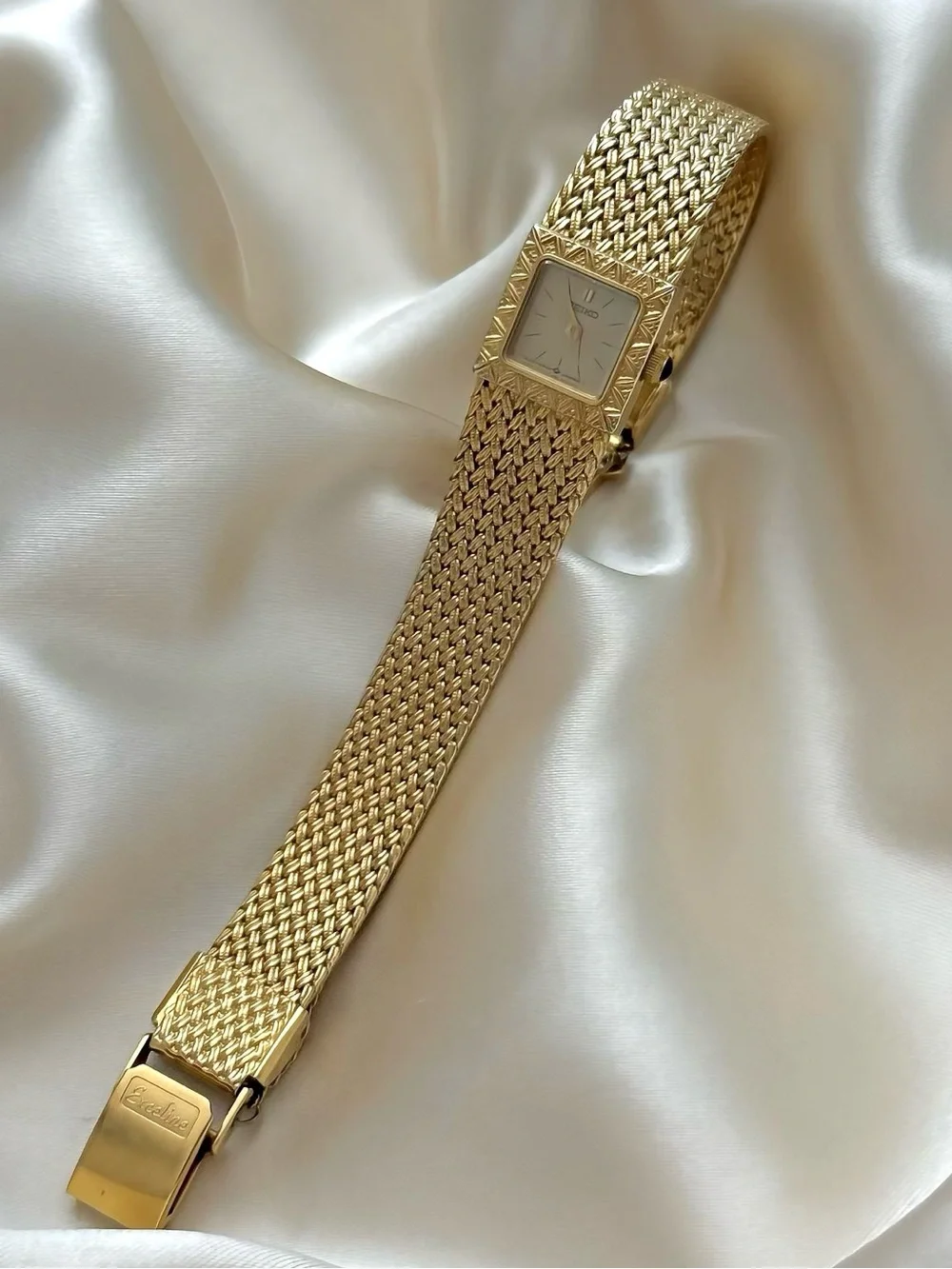 AUTHENTIC RARE VINTAGE SEIKO WOVEN DAINTY GOLD WATCH